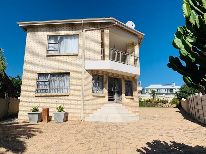 3 Bedroom Property for Sale in Wavecrest Eastern Cape